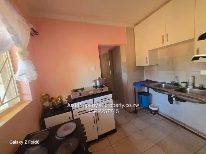 2-Bed Cottage with Expansive Yard on 2,153 m² — Mabelreign 