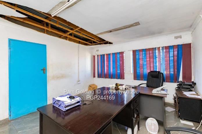 Versatile Industrial Property on 4946sqm