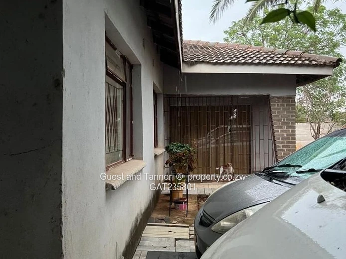 3-Bedroom House with 2-Bedroom Cottage for Sale in Mahatshula North, Bulawayo
