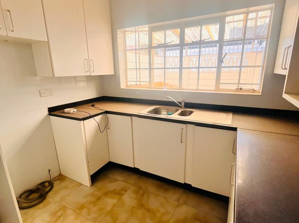 2 Bedroom Flat & Apartment