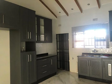 3 Bedroom Flat & Apartment