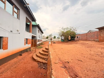 6 Bedroom House