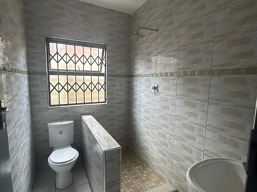 2 Bedroom Flat & Apartment