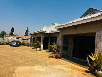 3 Bedroom Flat & Apartment