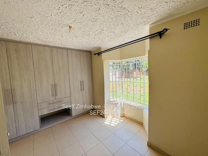 Modern 4-Bed Home in Knowe on 2305m² with Borehole