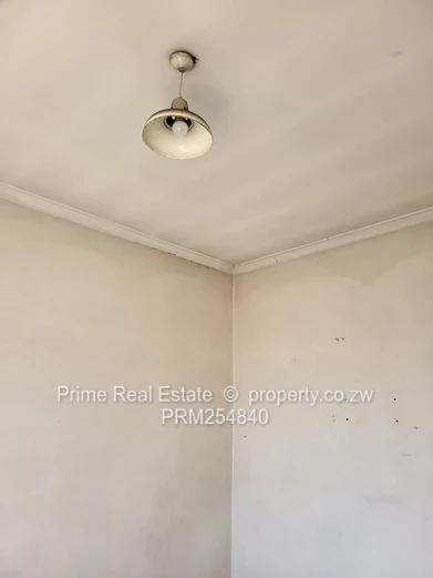 1-Bed Garden Flat in Avenues, Harare CBD — Borehole