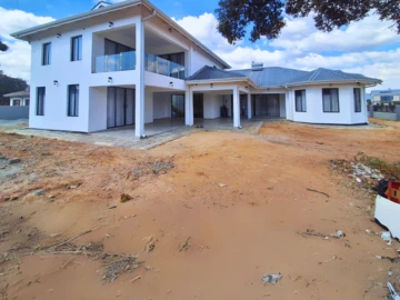 6 Bedroom House