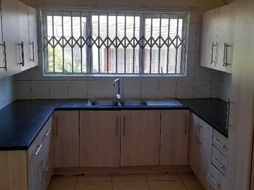 3 Bedroom Flat & Apartment