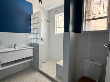 2 Bedroom Flat & Apartment