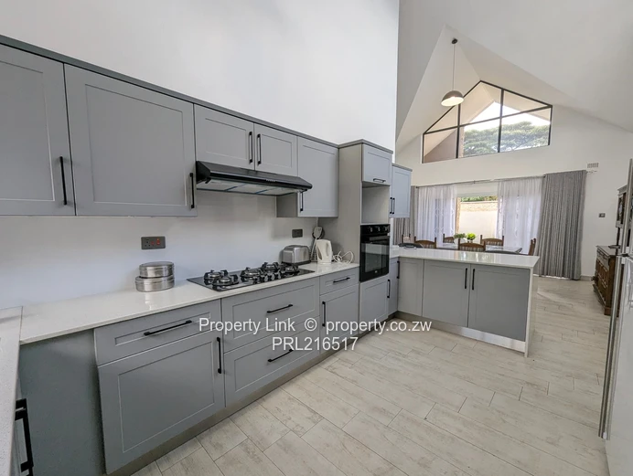 Charming Avondale West Townhouse 3 Bed, 2.5 Bath with Borehole