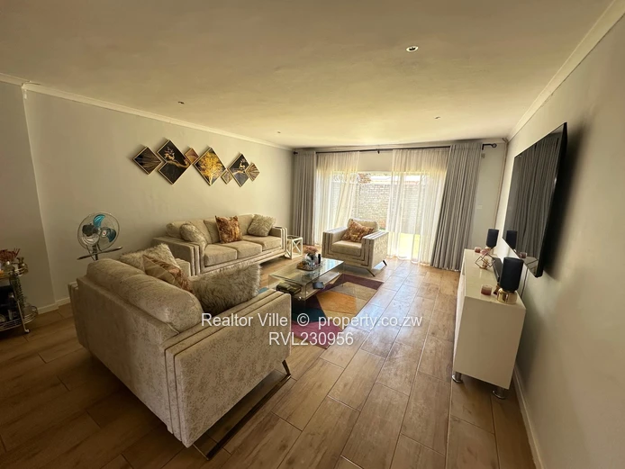 Modern Cluster Flat to Let