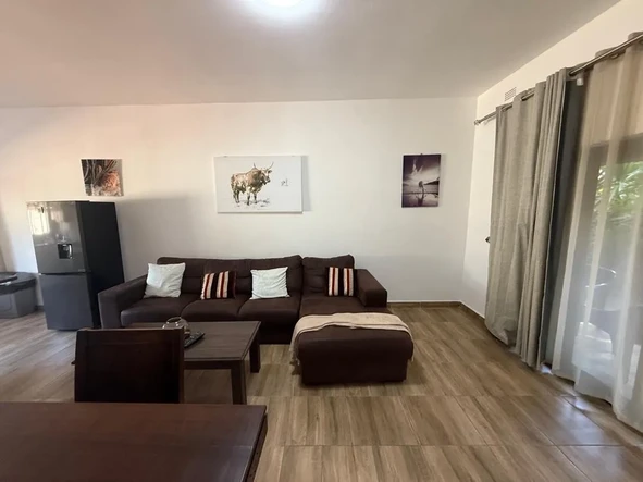2 Bedroom Flat & Apartment