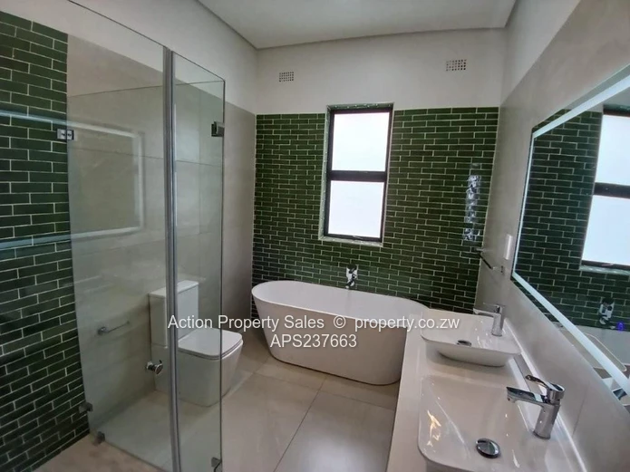 Lovely 3 Bed Family Cluster! 