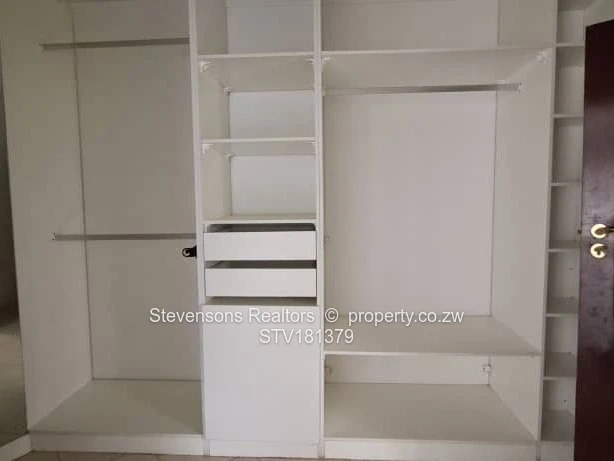 6-Bedroom Luxurious Rental in Shawasha Hills, Harare with Pool & Borehole!