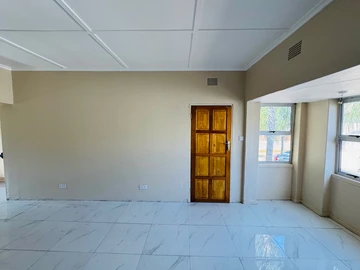 2 Bedroom Flat & Apartment