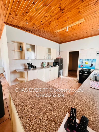 Fully Furnished 3bed Cottage To Let in Hillside