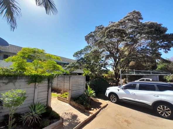 2 Bedroom Flat & Apartment