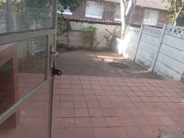 2 Bedroom Flat & Apartment