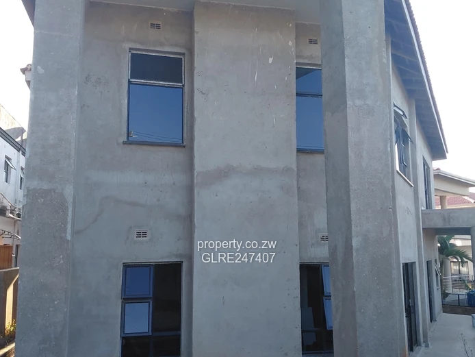 Near-finished 5BR Carrick Creagh Home — Borehole, 1000m²