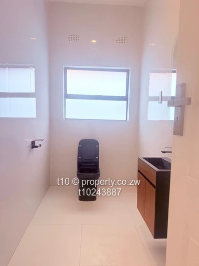 Townhouse to rent in Mt Pleasant 