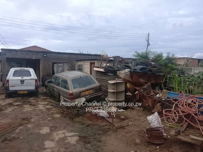 Walled 2-Bed Fixer-Upper on 300m² in Granary Park