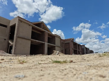 4 Bedroom Flat & Apartment