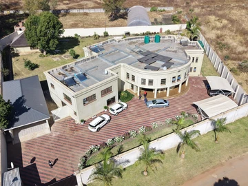 6 Bedroom House