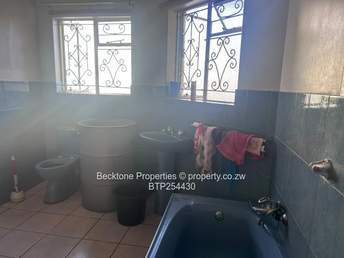 Selbourne Park: 4-Bed Home with Pool on 2500m²