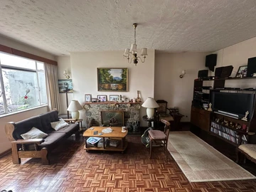 2 Bedroom Flat & Apartment