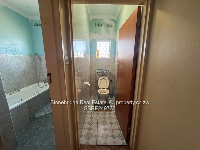 2 Bedroomed Manningdale House set on an Acre for sale