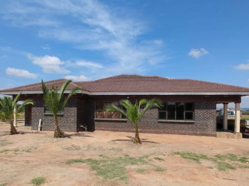 Spacious 4-Bedroom House for Rent in Knowe, Norton with Borehole!