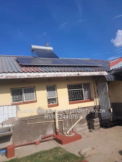 Mainway Meadows 4BR Home with Solar & Garden (540sqm)