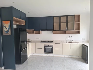 5 Bedroom Flat & Apartment