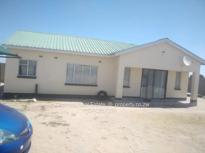 Rockview Chitungwiza House For Sale