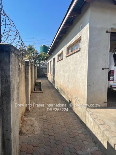 Zengeza 5 Ext 4 Bed Home - Fitted Kitchen, En-suite & Solar