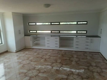 6 Bedroom House