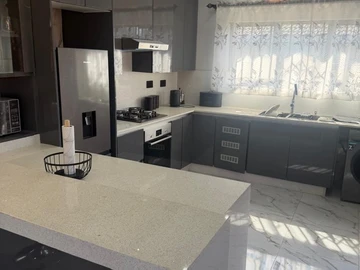 3 Bedroom Flat & Apartment