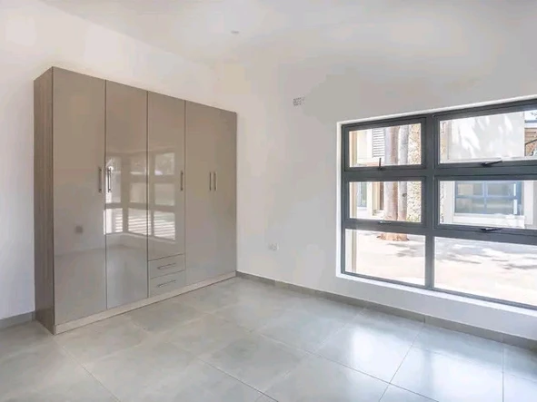 3 Bedroom Flat & Apartment