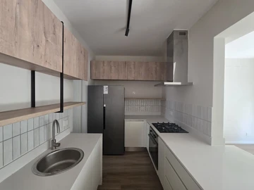 3 Bedroom Flat & Apartment