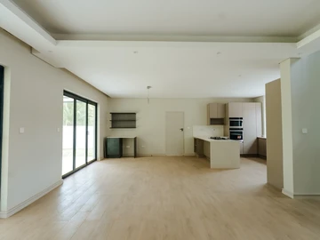 5 Bedroom Garden Flat