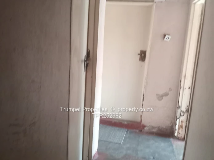 Walled 4-Bed Amalinda Home with Verandah & Outbuildings