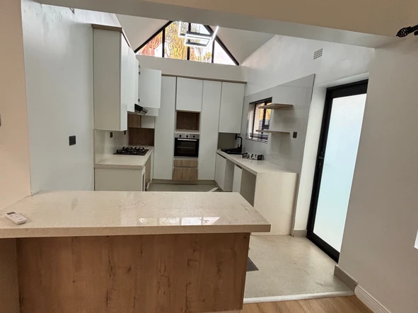4 Bedroom Flat & Apartment