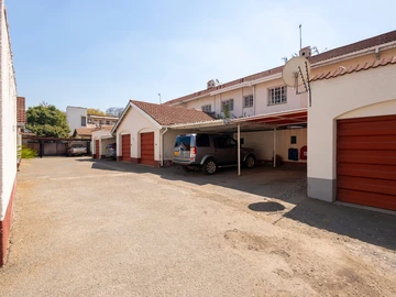 3 Bedroom Flat & Apartment