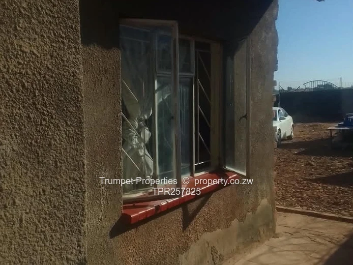 Budiriro 2-Bed  on 500m² — Borehole 