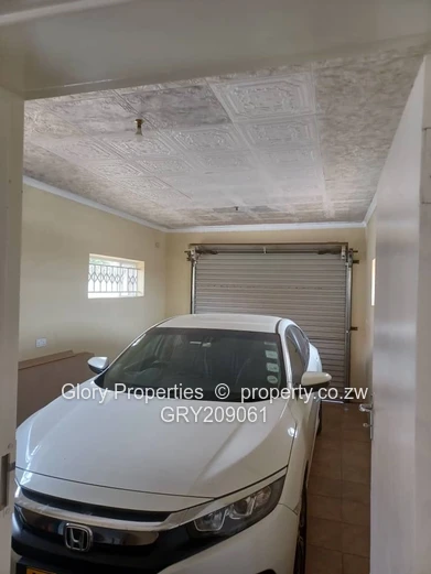 Stunning 3 Bedroom Property in Picnic Park, Waterfalls