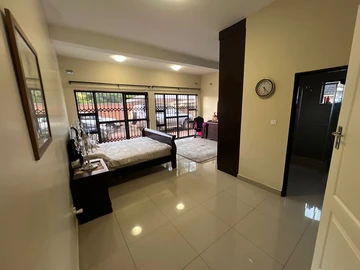 3 Bedroom Flat & Apartment