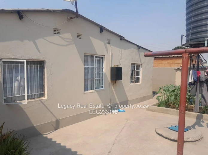 Neat and Modern 3-Bedroom House in Glen Norah