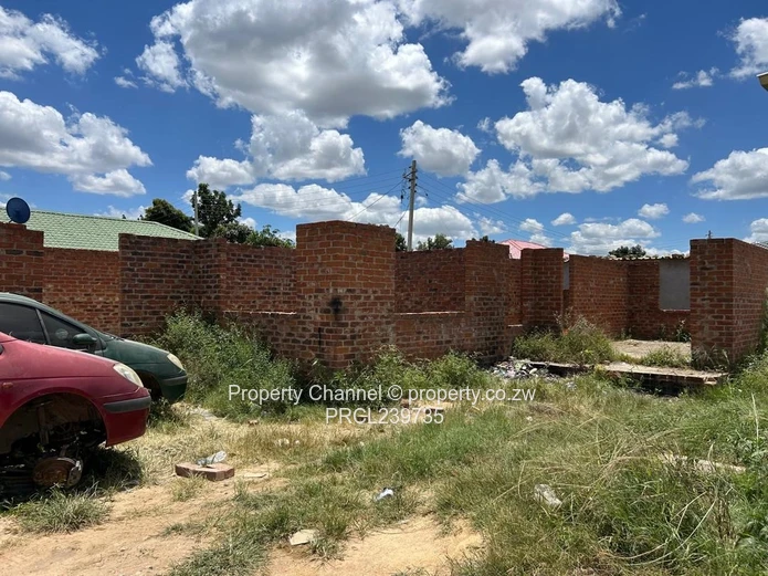 COMPLETE TO TASTE! 4 Bedroom House Southlea Park 