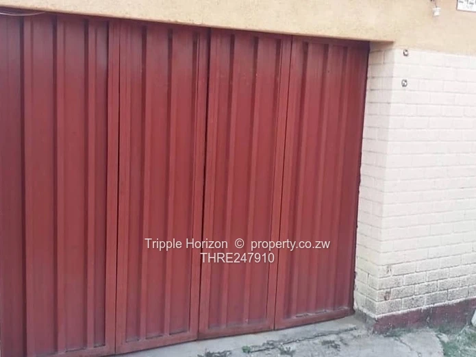 4-Bed Family Home with Veranda & Water Tank - Chitungwiza