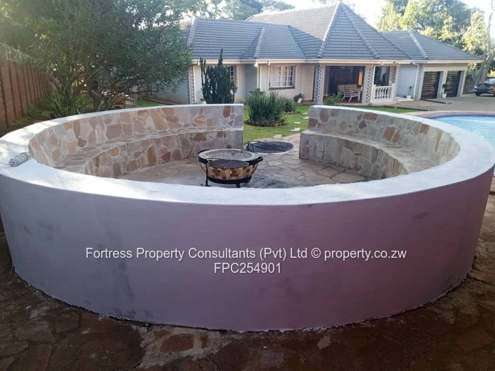 Spacious Quinnington 6-Bed Home with Pool & Borehole